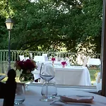 Logis Restaurant La Tour De Ciron Отель Carmaux