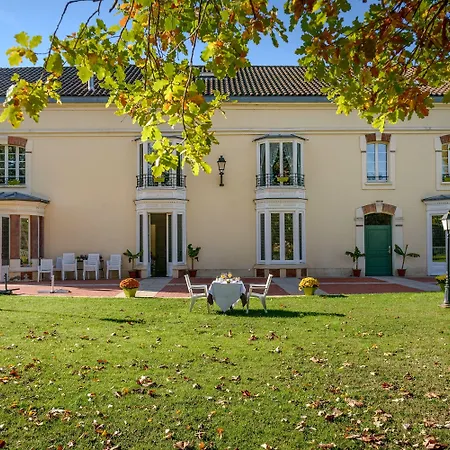 Hotel Logis Restaurant La Tour De Ciron