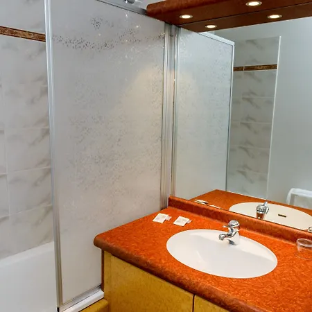 Logis Restaurant La Tour De Ciron Hotel Carmaux