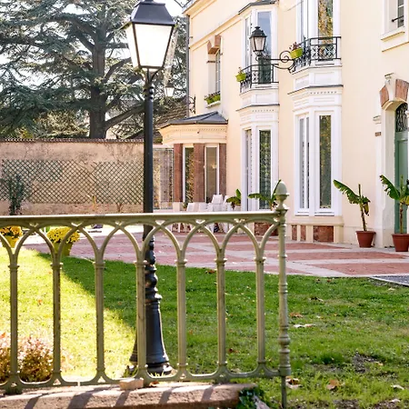 Logis Restaurant La Tour De Ciron Carmaux