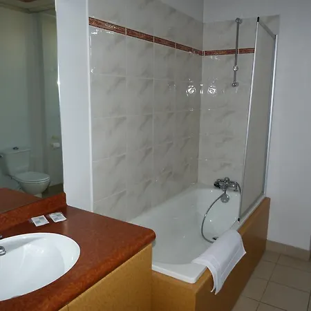 Hotel Logis Restaurant La Tour De Ciron