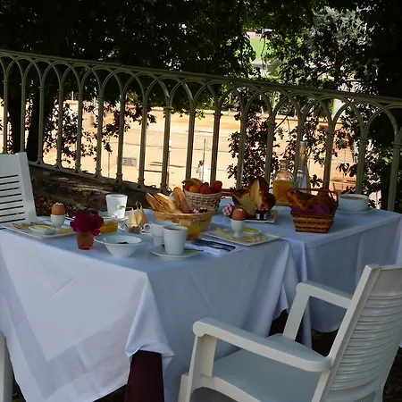 Logis Restaurant La Tour De Ciron 3*