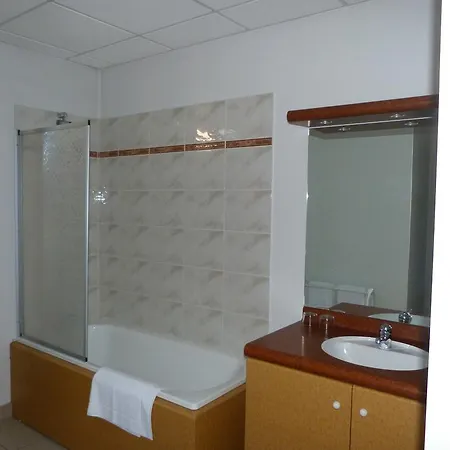 Logis Restaurant La Tour De Ciron 3*