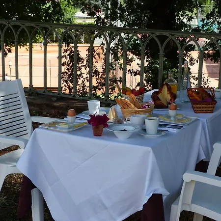 Logis Restaurant La Tour De Ciron Hotel 3*