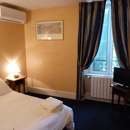 Logis Restaurant La Tour De Ciron Hotel Carmaux