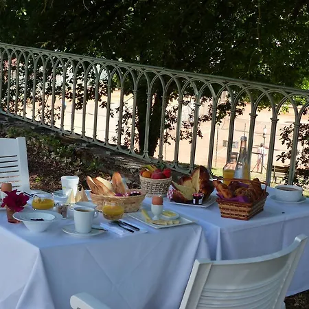 Logis Restaurant La Tour De Ciron Hotel