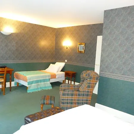 Hotel Logis Restaurant La Tour De Ciron 3*