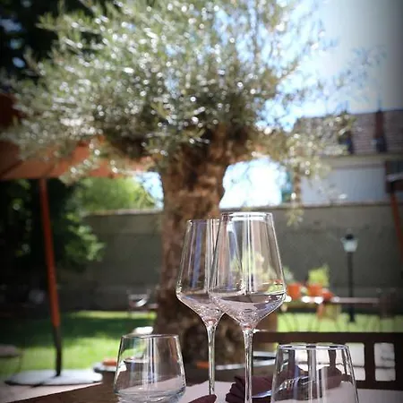 Hotel Logis Restaurant La Tour De Ciron