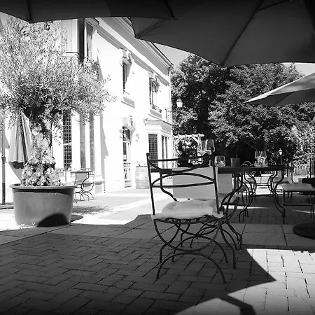 Hotel Logis Restaurant La Tour De Ciron 3*