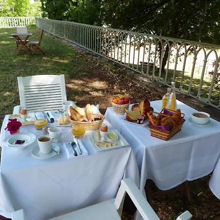 Otel Logis Restaurant La Tour De Ciron