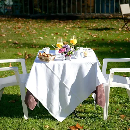 Logis Restaurant La Tour De Ciron Otel Carmaux