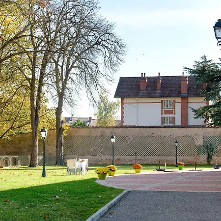 Logis Restaurant La Tour De Ciron 3* Carmaux