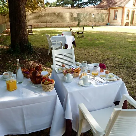 Logis Restaurant La Tour De Ciron 3* Carmaux