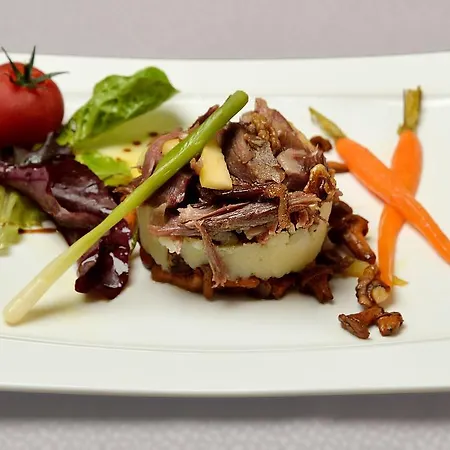 Logis Restaurant La Tour De Ciron Otel Carmaux