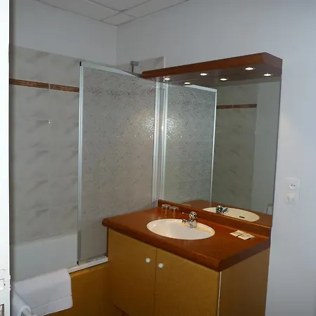 Logis Restaurant La Tour De Ciron 3* Carmaux