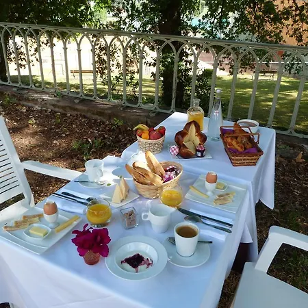 Logis Restaurant La Tour De Ciron Otel