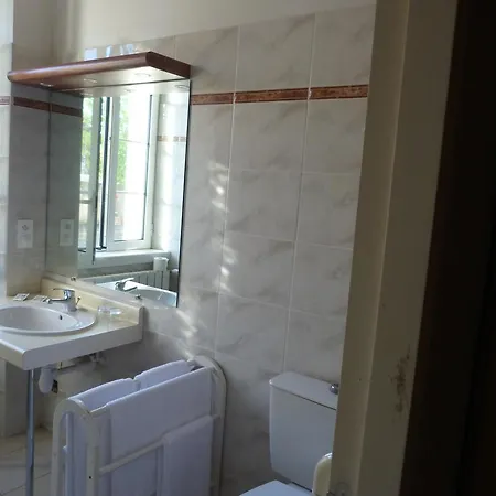 Logis Restaurant La Tour De Ciron Otel 3*