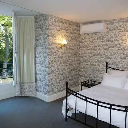 Logis Restaurant La Tour De Ciron 3* Carmaux