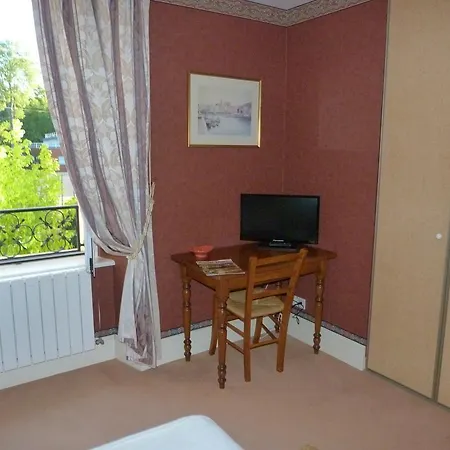 Logis Restaurant La Tour De Ciron 3*