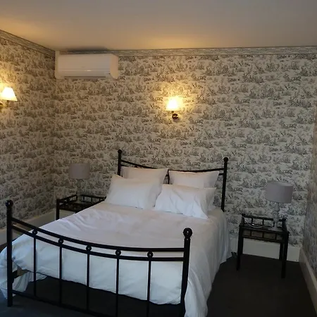 Otel Logis Restaurant La Tour De Ciron