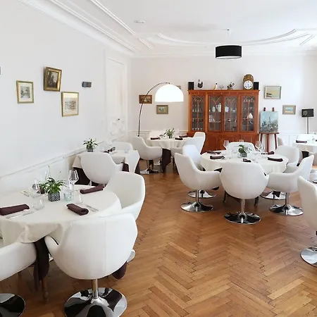 Logis Restaurant La Tour De Ciron Carmaux