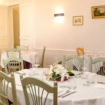 Hotel Logis Restaurant La Tour De Ciron 3*